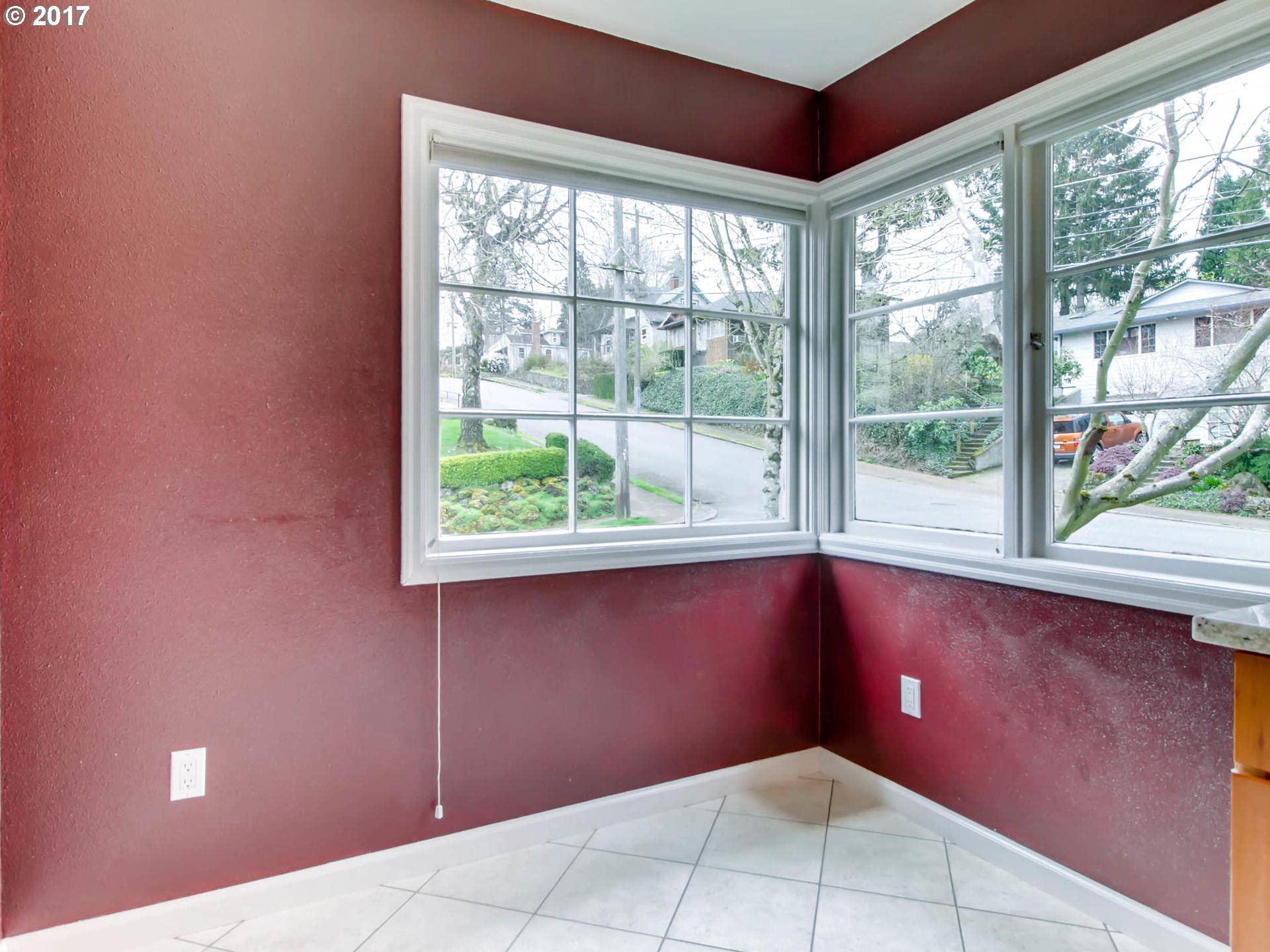 945 Southwest Troy Street Portland, OR 97219 - Photo 13 of 24 Gallery Image 13