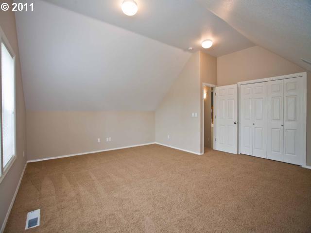 3132 Southwest Luradel Street Portland, OR 97219 - Photo 11 of 16 Gallery Image 11