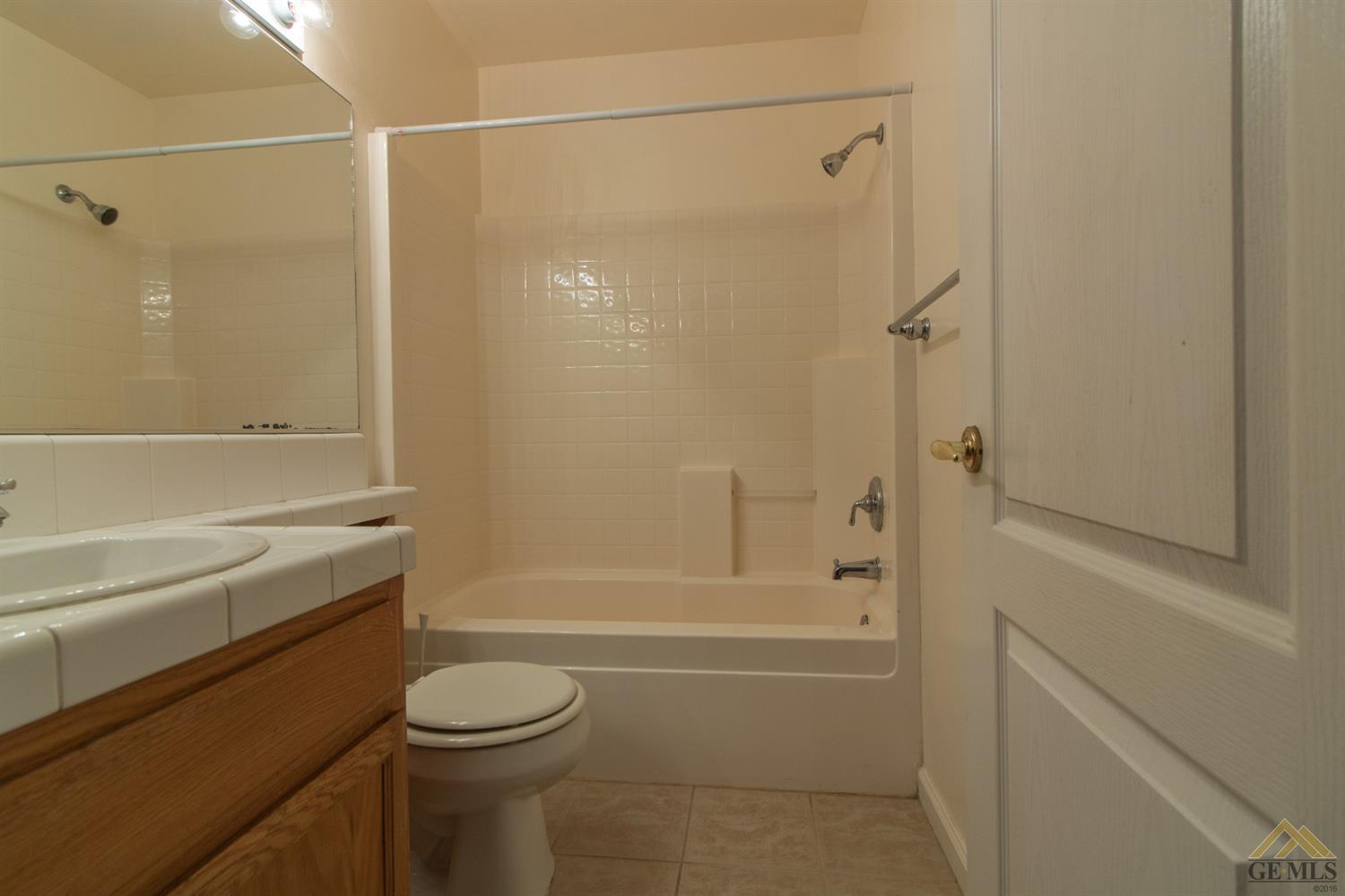 5218 Port Drive Bakersfield, CA 93312 - Photo 8 of 21