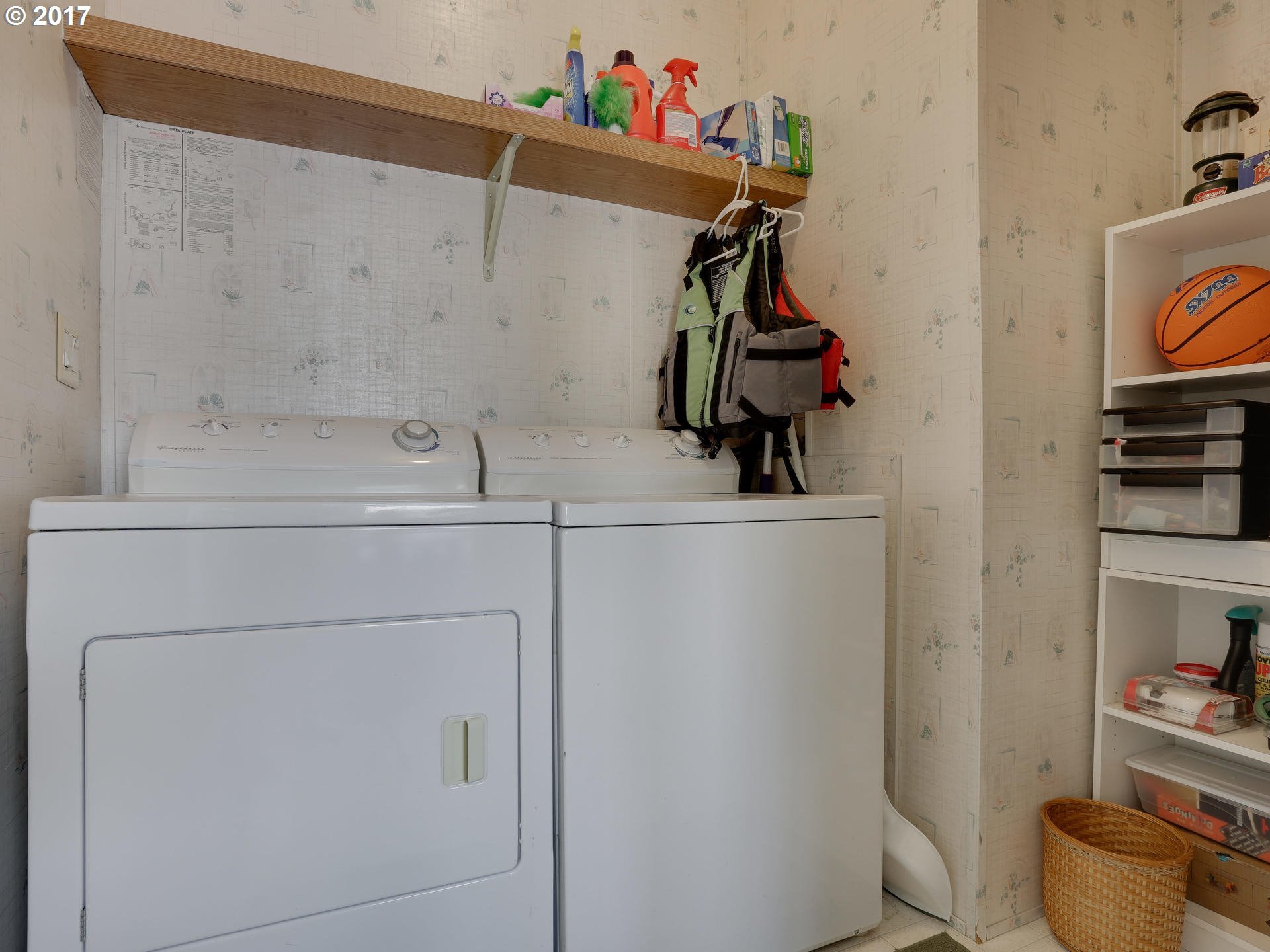 931 Southwest Sunset Way Troutdale, OR 97060 - Photo 16 of 32