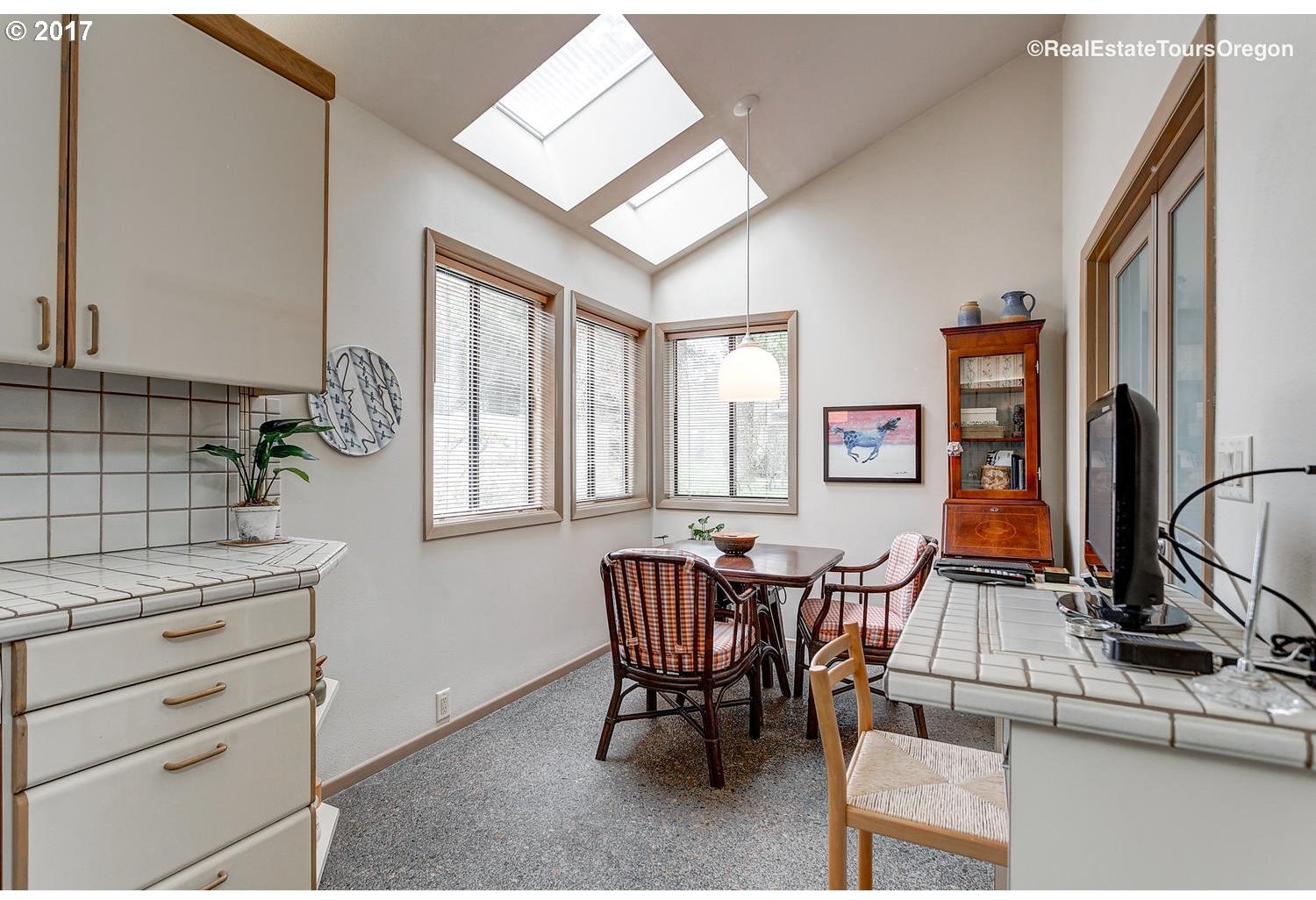 666 Southwest Palatine Hill Road, Unit A Portland, OR 97219 - Photo 15 of 32 Gallery Image 15
