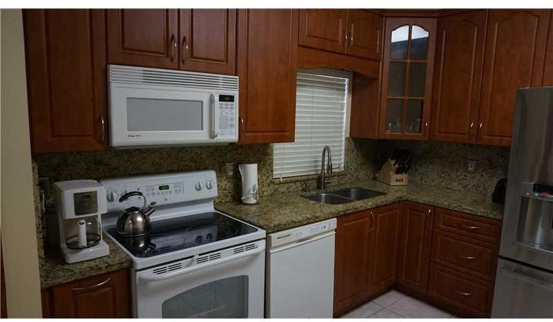 Silver Lakes Pembroke Pines, FL 33029 - Photo 5 of 19