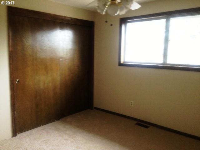19165 Southwest Murphy Court Aloha, OR 97078 - Photo 12 of 13 Gallery Image 12