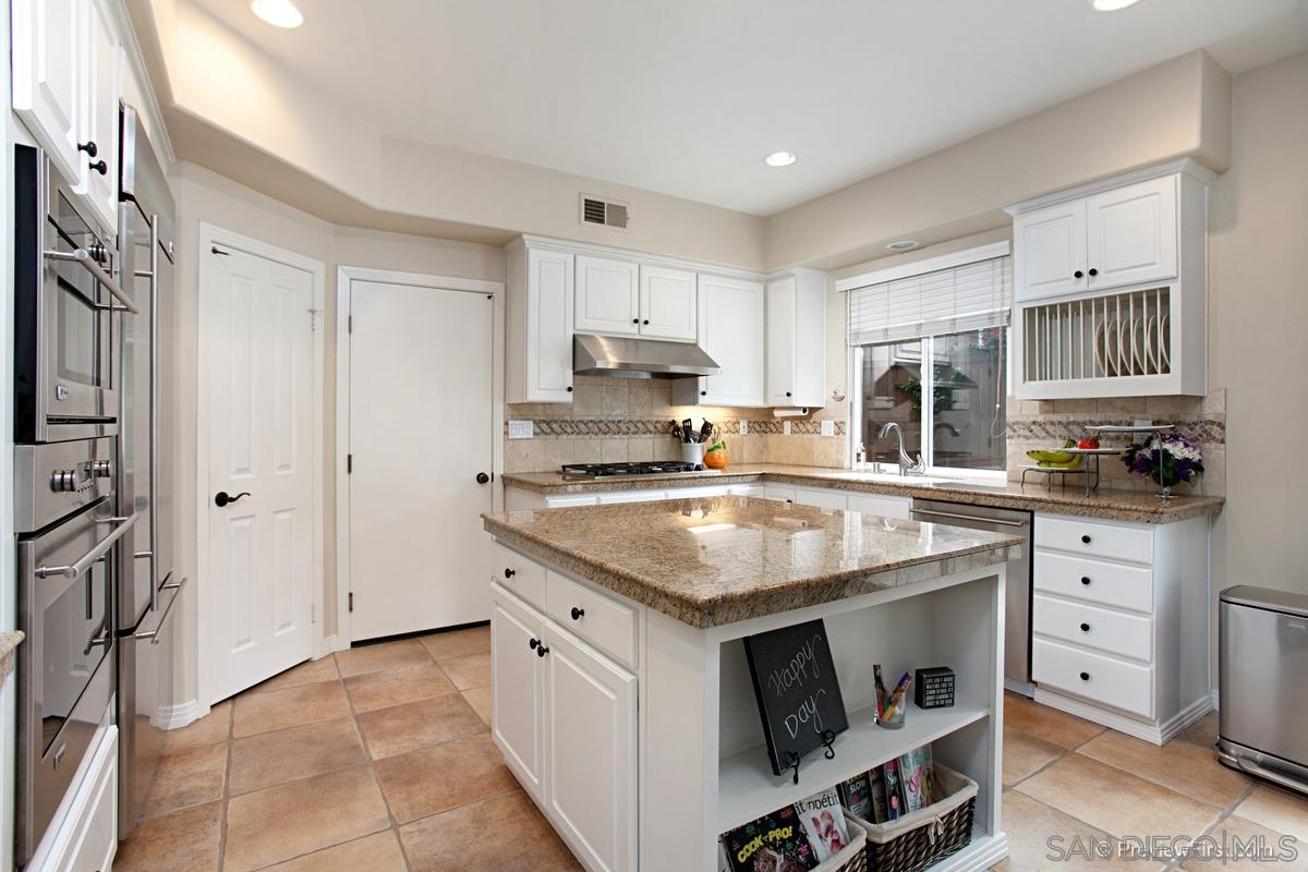 1018 Turnstone Road Carlsbad, CA 92011 - Photo 8 of 25