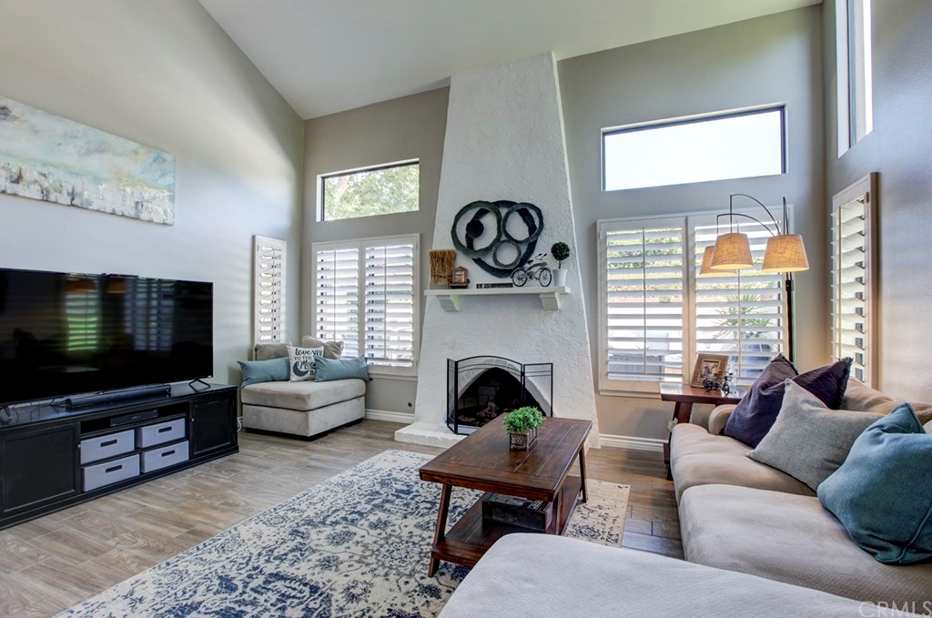 8441 Springhurst Drive Huntington Beach, CA 92646 - Photo 4 of 37