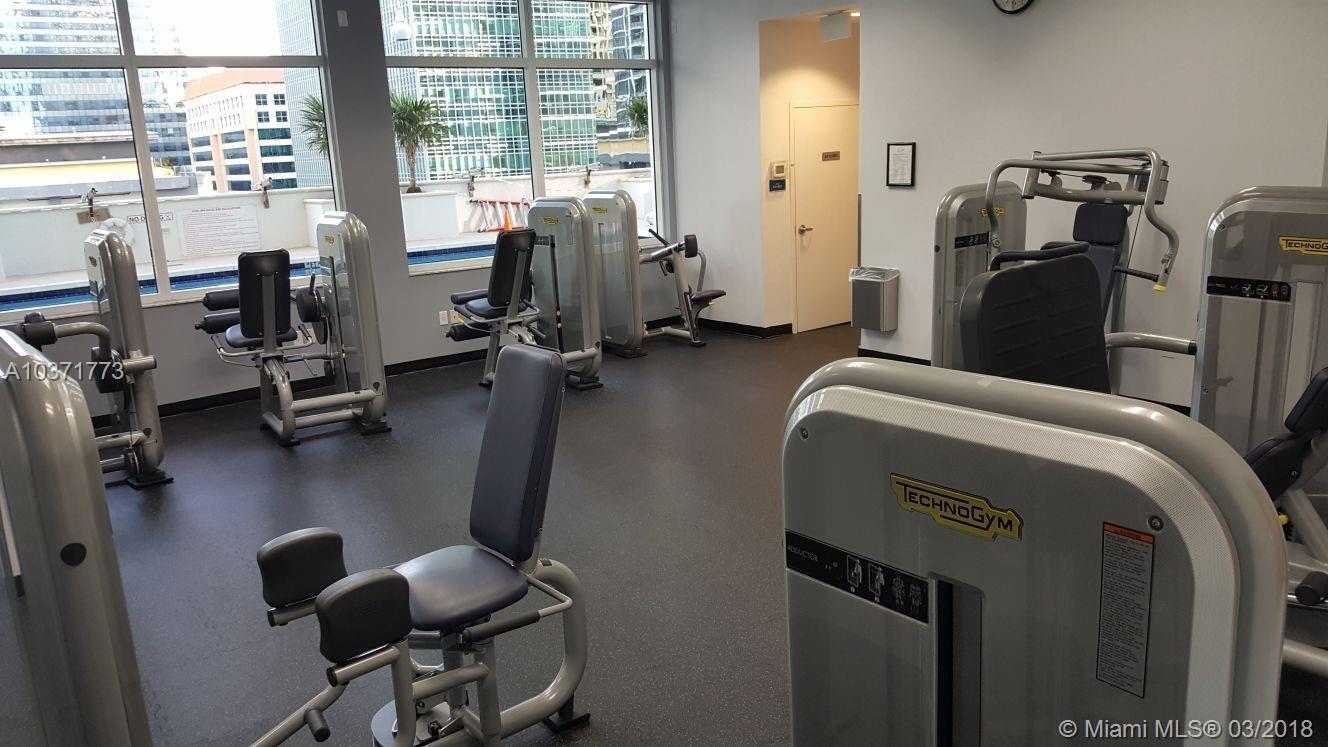 1200 Brickell Bay Drive, Unit 3915 Miami, FL 33131 - Photo 37 of 40