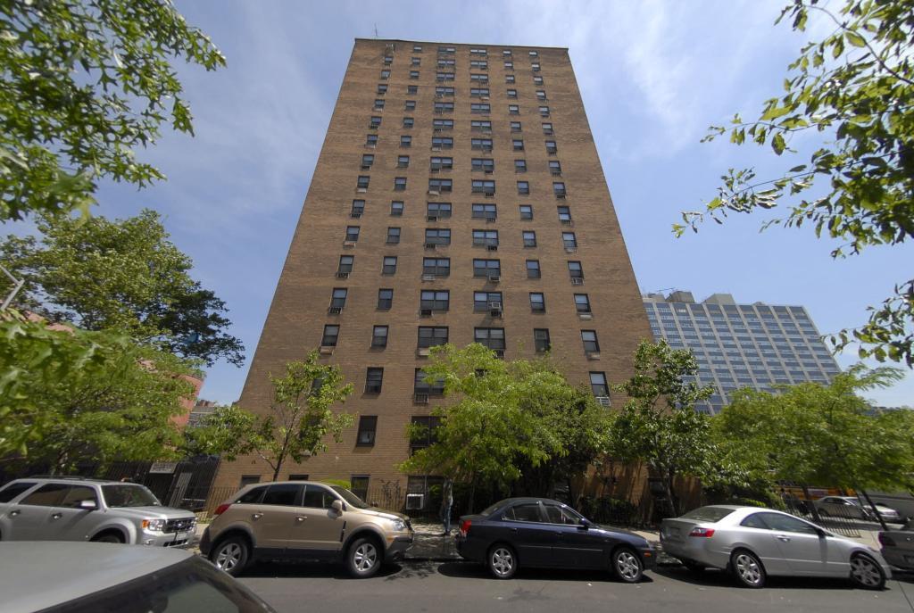 485 Lenox Ave in Manhattan, NY Compass