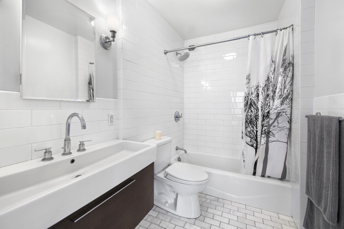 150 East 61st Street, Unit 8K Manhattan, NY 10065 - Photo 5 of 6 Gallery Image 5