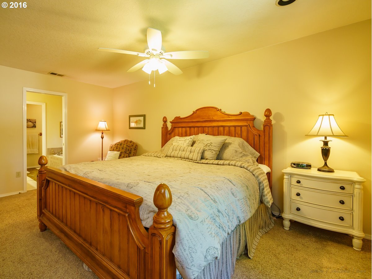 9830 Southwest Dapplegrey Loop Beaverton, OR 97008 - Photo 17 of 25 Gallery Image 17