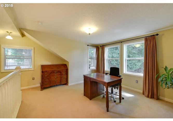 1026 Southwest Moss Street Portland, OR 97219 - Photo 25 of 30 Gallery Image 25