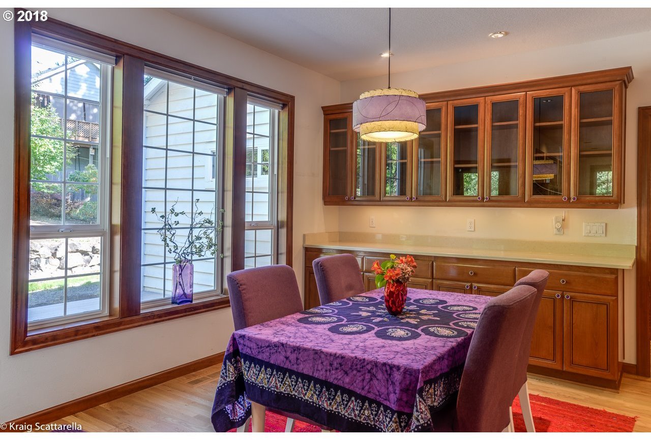 3123 Southwest Huber Street Portland, OR 97219 - Photo 13 of 23