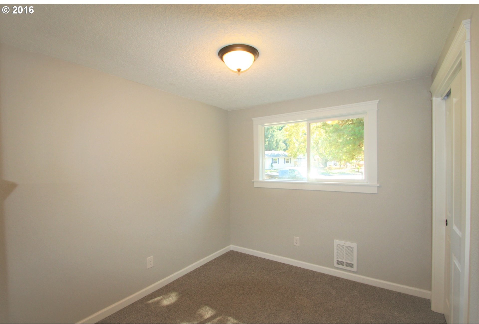 236 Filbert Way Silverton, OR 97381 - Photo 3 of 10 Gallery Image 3