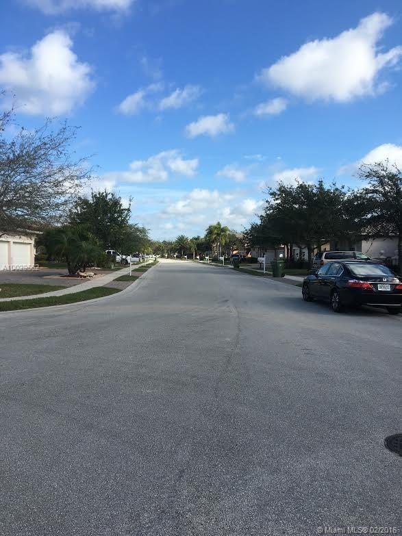 Encantada Pembroke Pines, FL 33029 - Photo 2 of 33