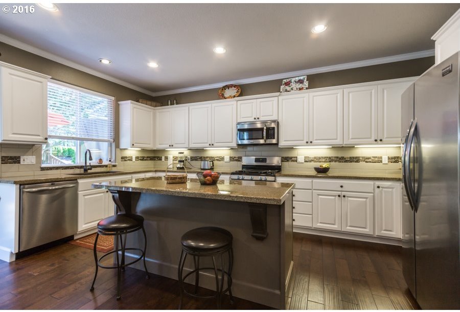 16085 Southwest Goshawk Street Beaverton, OR 97007 - Photo 4 of 16 Gallery Image 4