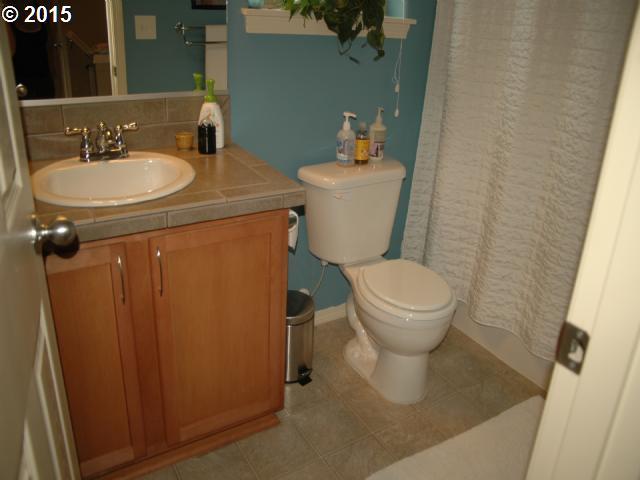 15585 Southwest Stone Ridge Circle Beaverton, OR 97007 - Photo 12 of 16 Gallery Image 12