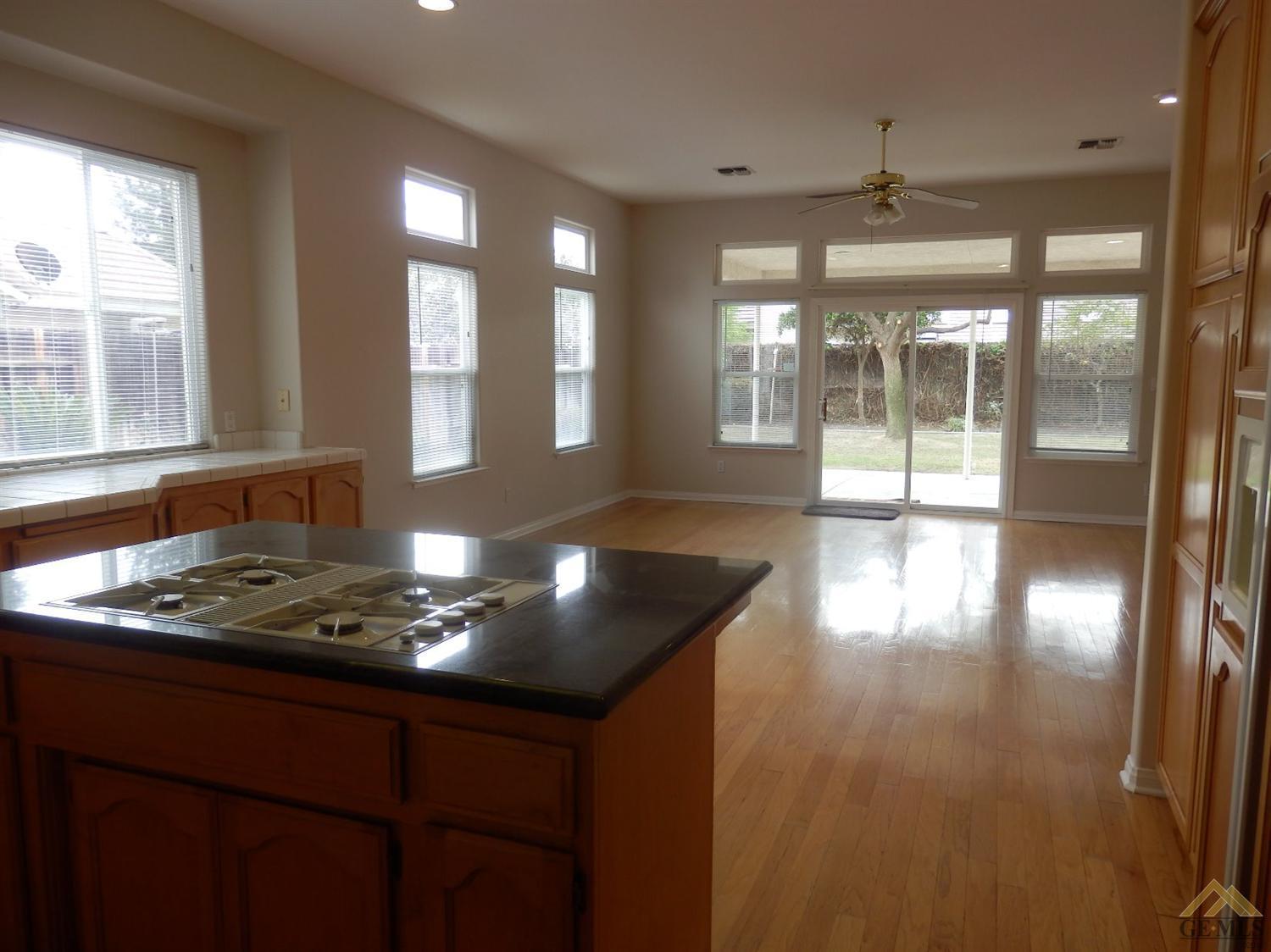 4001 Bridgewater Way Bakersfield, CA 93313 - Photo 6 of 25