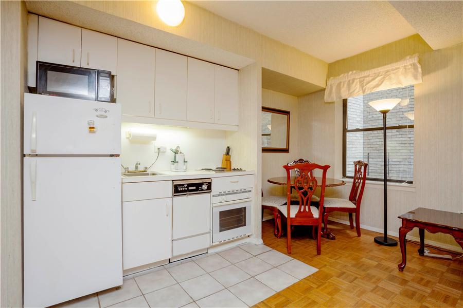 150 West 51st Street, Unit 1101 Manhattan, NY 10019 - Photo 3 of 9