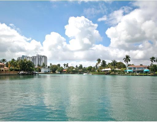 2128 North Bay Road Miami Beach, FL 33140 - Photo 11 of 16 Gallery Image 11
