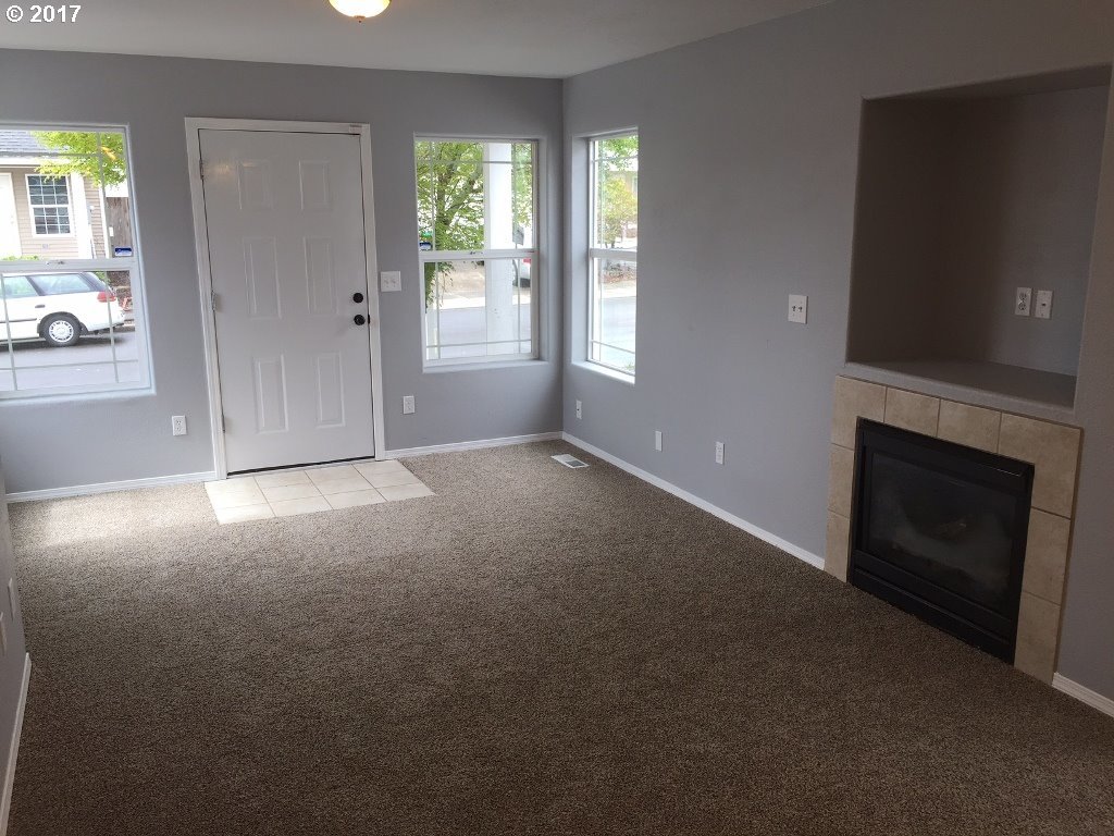 978 Southwest Junction Place Gresham, OR 97080 - Photo 7 of 15 Gallery Image 7