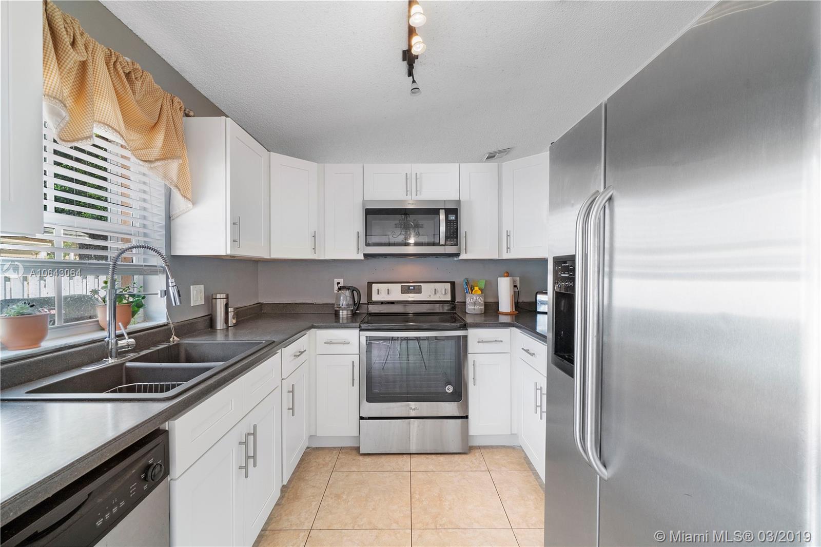 4334 Southwest 72nd Way Davie, FL 33314 - Photo 14 of 23