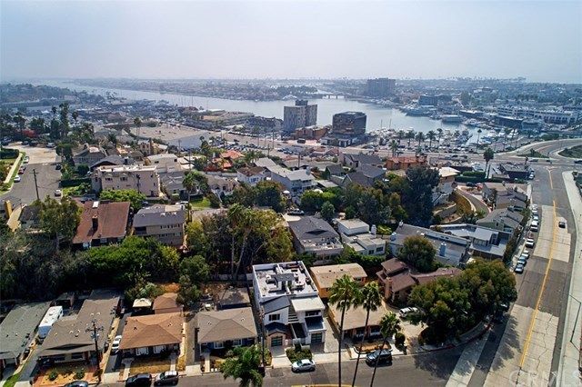 $1,489,000 | 242 Catalina Drive, Newport Beach, CA 92663