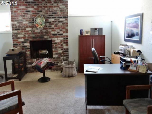 4820-4822 Southwest Taylors Ferry Road Portland, OR 97219 - Photo 14 of 16 Gallery Image 14