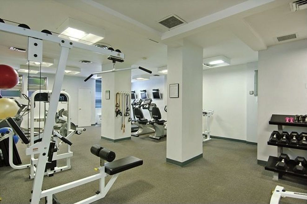 251 E 51st St, Manhattan, NY 10022 - Photo 3 of 8