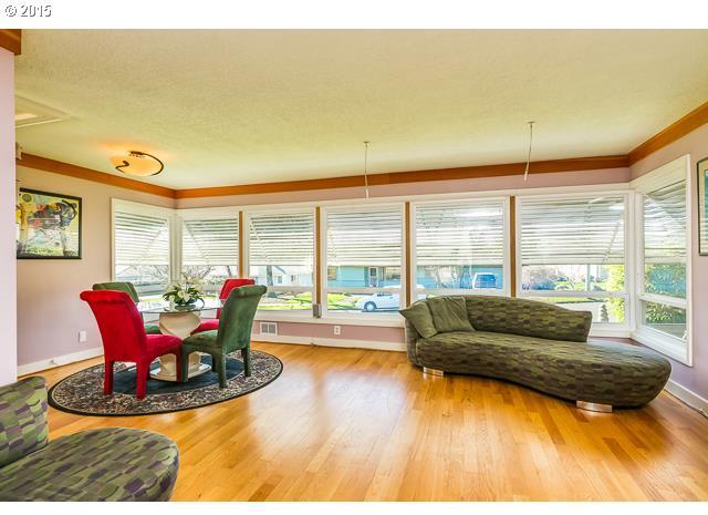 6473 Southwest Loop Drive Portland, OR 97221 - Photo 8 of 16 Gallery Image 8