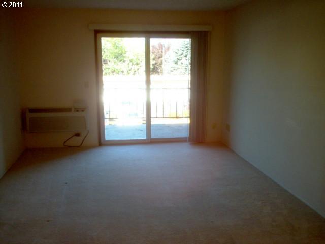 950 Evergreen Road, Unit 206 Woodburn, OR 97071 - Photo 8 of 9 Gallery Image 8