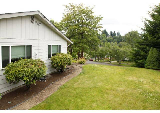 862 Southwest Troy Street Portland, OR 97219 - Photo 4 of 16 Gallery Image 4