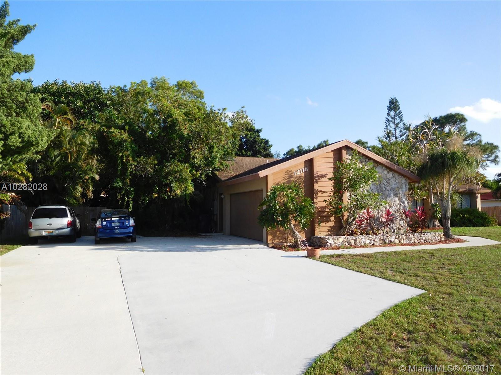 12118 Old Country Road South Wellington, FL 33414 - Photo 2 of 29