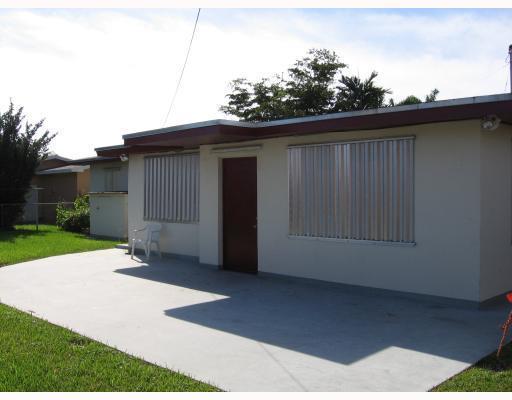 5391 West 9th Lane Hialeah, FL 33012 - Photo 4 of 7