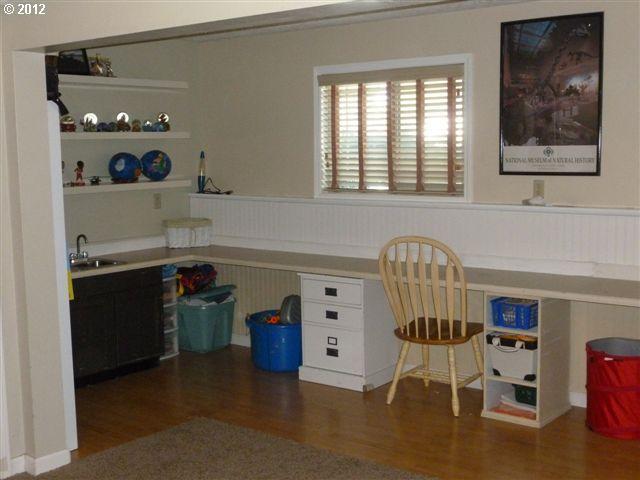 1942 Southwest 24th Court Gresham, OR 97080 - Photo 11 of 16