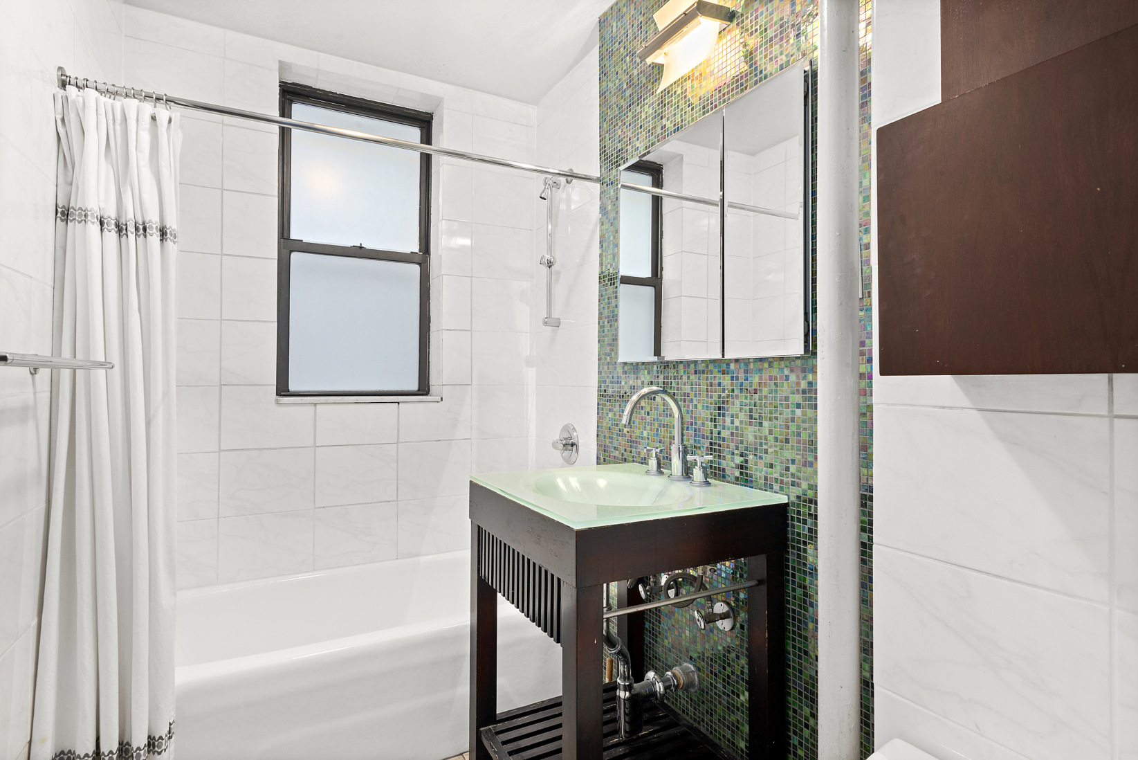 146 East 49th Street, Unit 9C Manhattan, NY 10017 - Photo 3 of 7