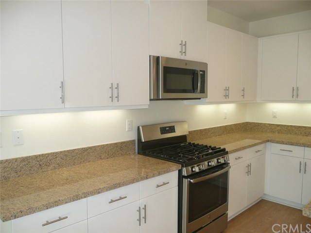 81 Savannah Lake Forest, CA 92630 - Photo 5 of 43