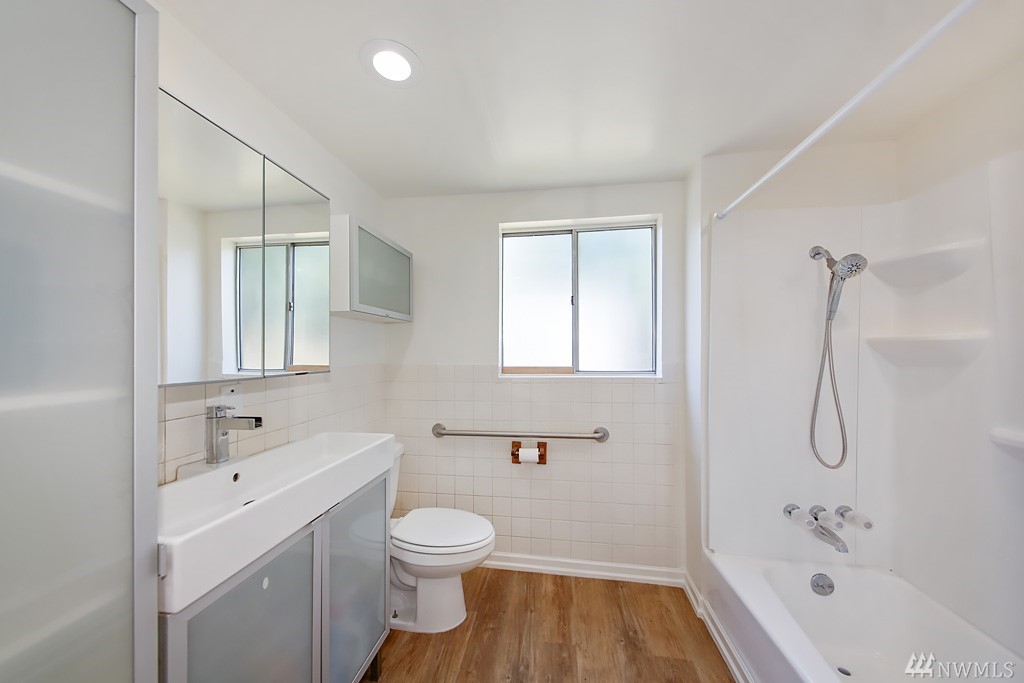 1719 Southwest 112th Street Burien, WA 98146 - Photo 12 of 17