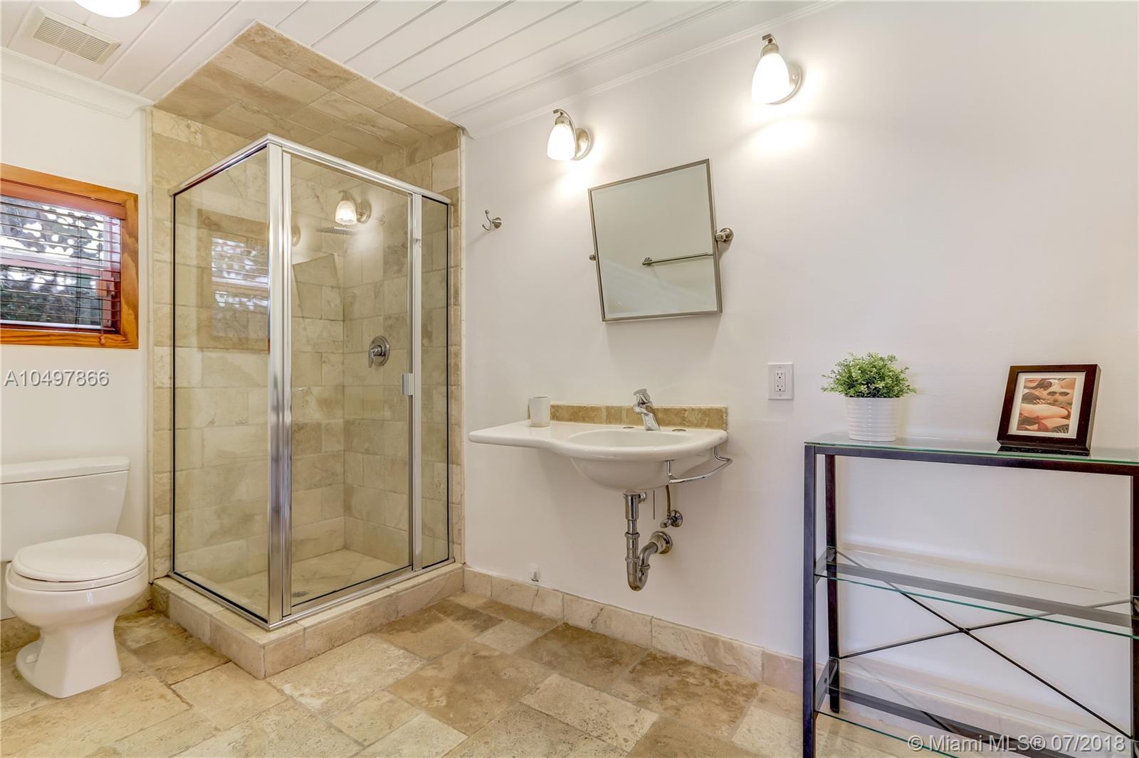 1525 Cleveland Road Miami Beach, FL 33141 - Photo 20 of 31