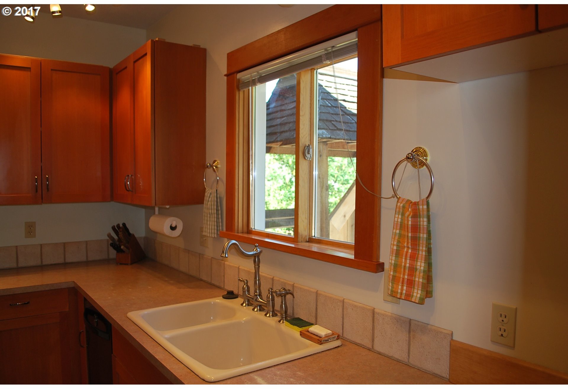 3530 Southwest Falcon Street Portland, OR 97219 - Photo 14 of 32 Gallery Image 14