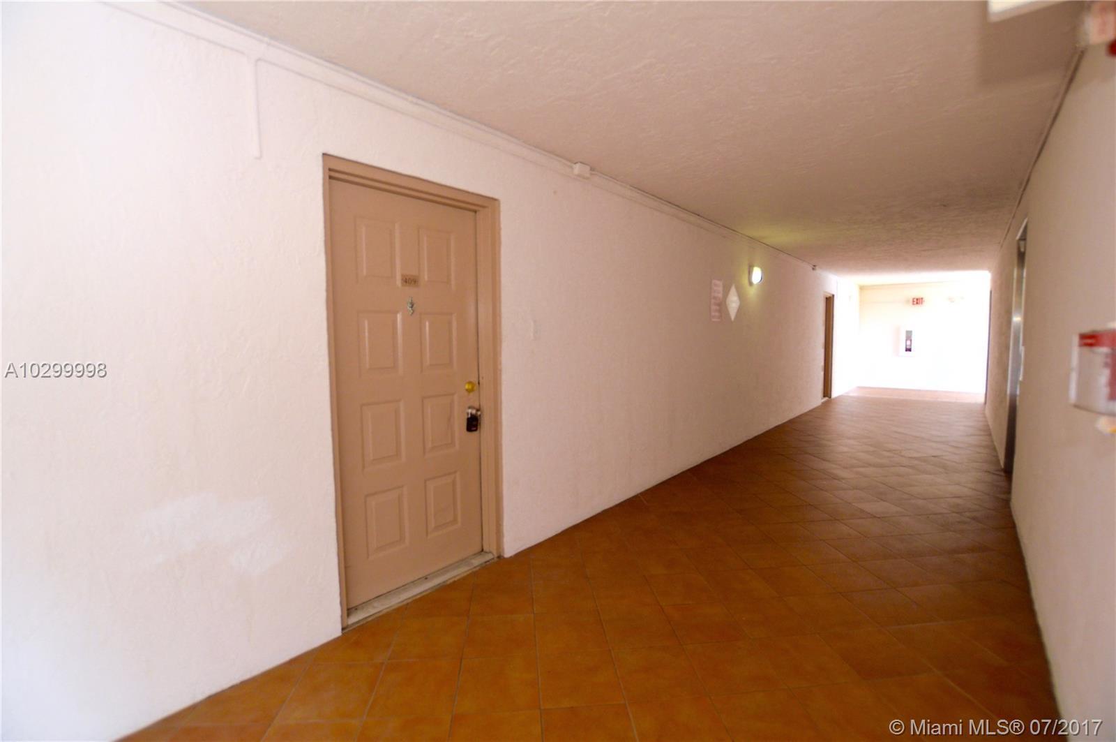 711 North Pine Island Road, Unit 409 Plantation, FL 33324 - Photo 3 of 32