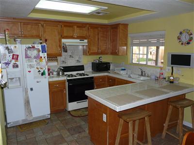 8730 Kerrnita Road Bakersfield, CA 93307 - Photo 3 of 18 Gallery Image 3