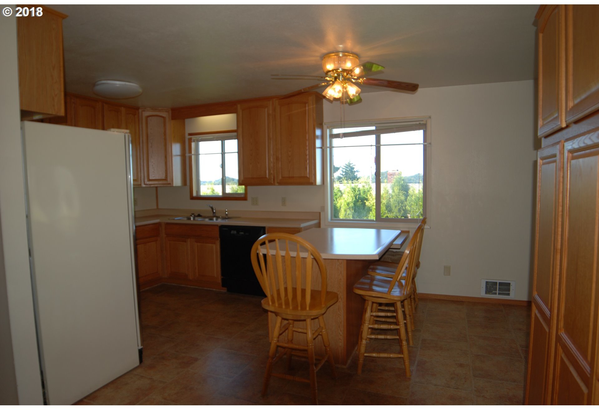 760 Crestview Drive Reedsport, OR 97467 - Photo 9 of 27