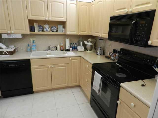 3165 Northeast 48th Court, Unit 107 Lighthouse Point, FL 33064 - Photo 3 of 10
