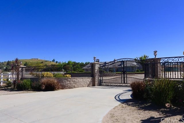 21600 Gold Valley Road Lake Mathews, CA 92570 - Photo 1 of 1 Front electric gate.