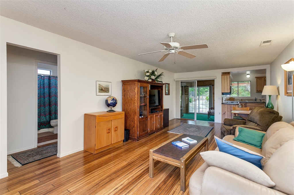 1387 Peacock Boulevard Oceanside, CA 92056 - Photo 4 of 15