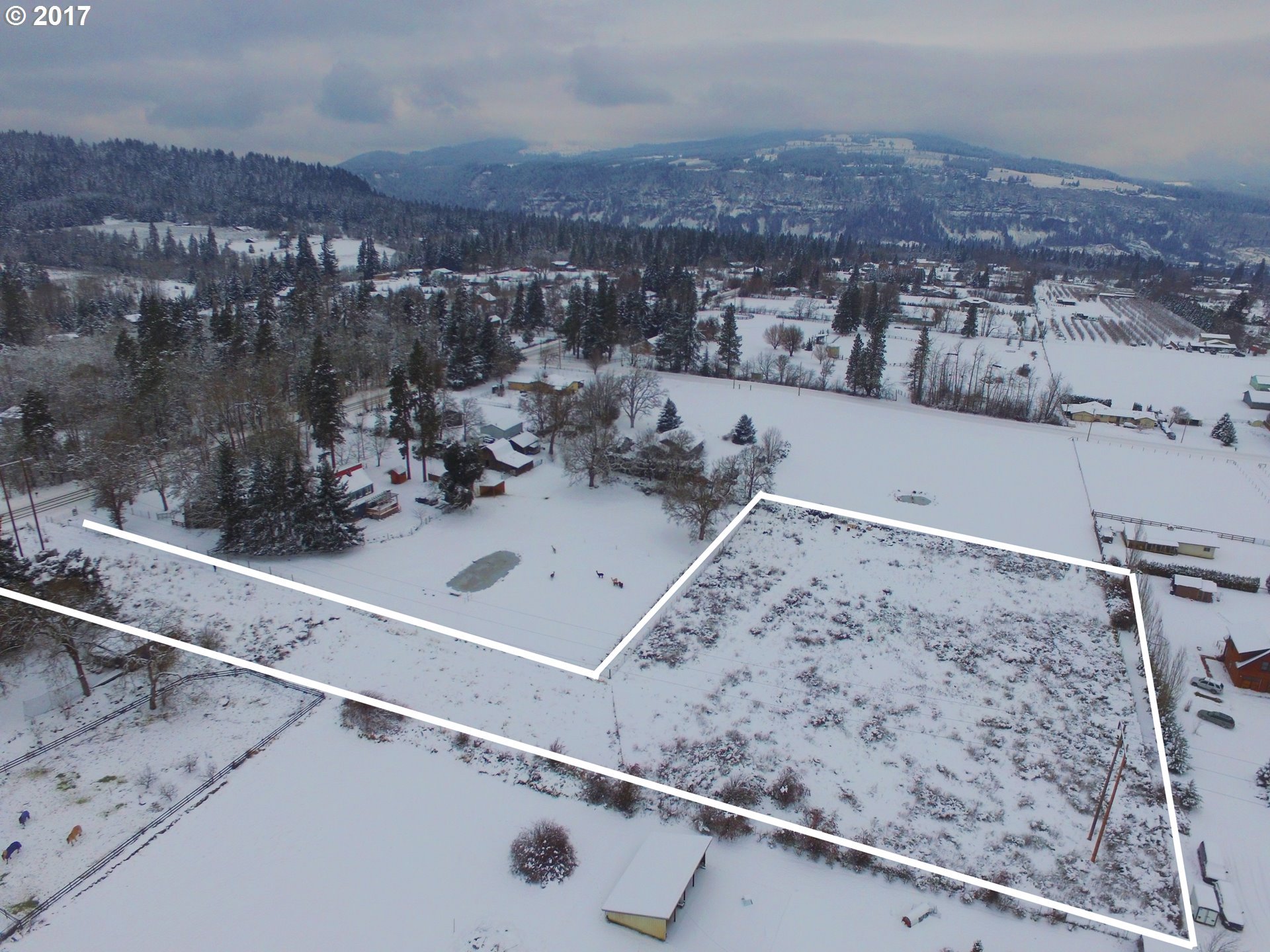 1011 Country Club Road Hood River, OR 97031 - Photo 1 of 12 Gallery Image 1