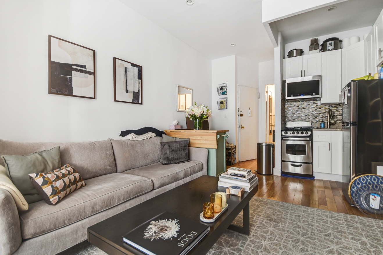 239 East 81st Street, Unit 2A Manhattan, NY 10028 - Photo 4 of 6