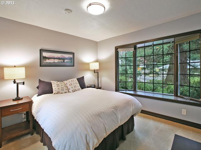 2233 Southwest Boundary Street Portland, OR 97239 - Photo 9 of 15 Gallery Image 9