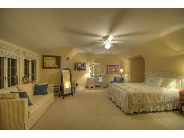 4409 Walnut Grove Road Memphis, TN 38117 - Photo 9 of 15 2nd floor bedroom with sitting areas in dormers & lots of windows.