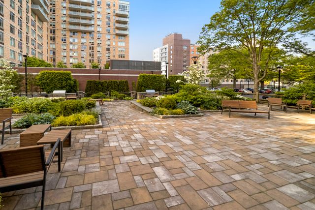 $759,000 | 122 Ashland Place, Unit 4L | Downtown Brooklyn