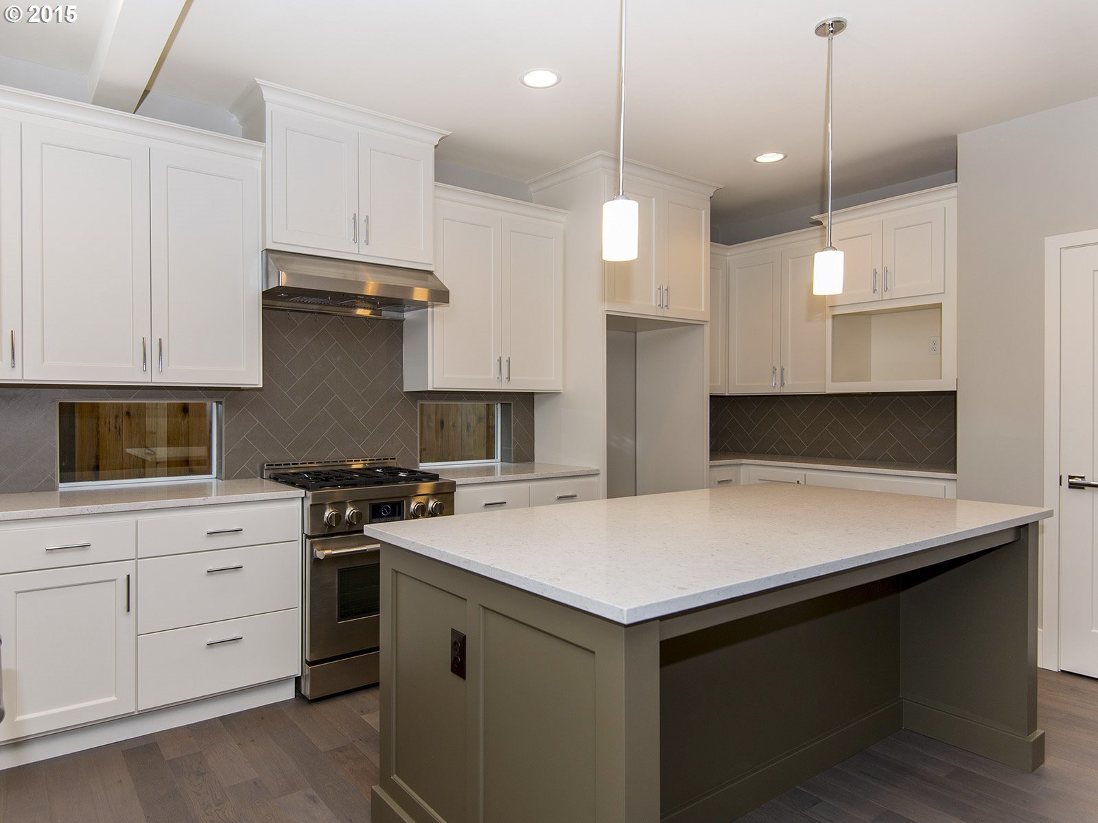 9435 Southwest View Point Terrace Portland, OR 97219 - Photo 8 of 31